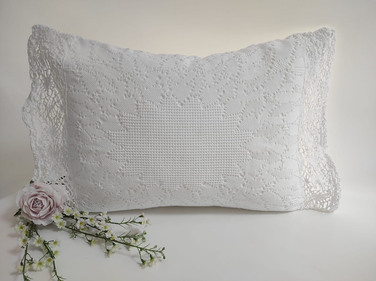 COJIN AGATHA BLANCO 50X70 PUNTILLA C/ RELLENO