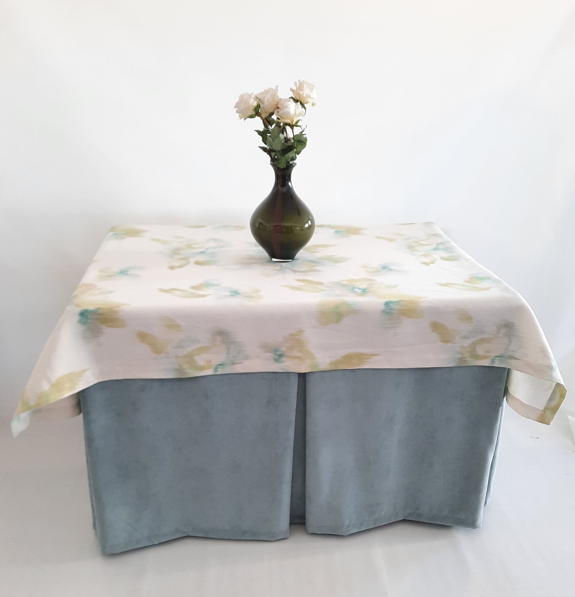FALDA CAMILLA BUDAPEST AQUA 110X70 CON TAPETE AQUARELLE VERDE + REGALO DE 3 COJINES